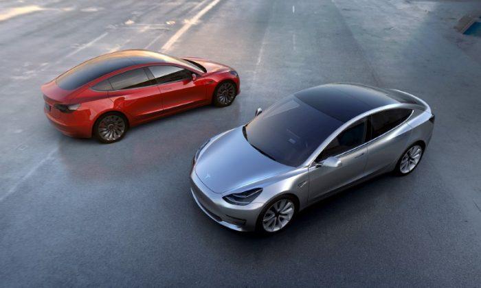 Tesla Seeks to Raise $1.5 Billion to Fund Model 3 Production