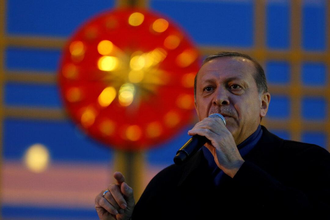 Triumphant Erdogan Swats Away Western Criticism of Referendum