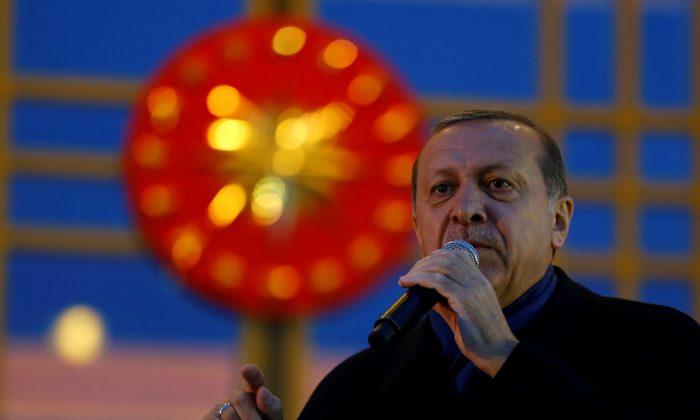 Triumphant Erdogan Swats Away Western Criticism of Referendum