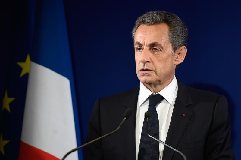 Former French President Sarkozy Tells Voters to Pick Fillon
