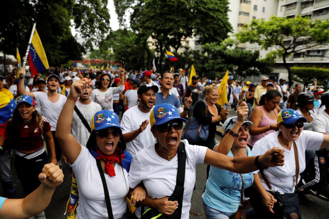 Venezuelan Opposition Begins ‘Mother of All Marches’ Against Maduro