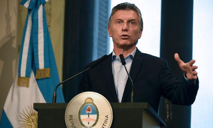Argentine Military Scrambles After Bomb Threat Against Presidential Palace