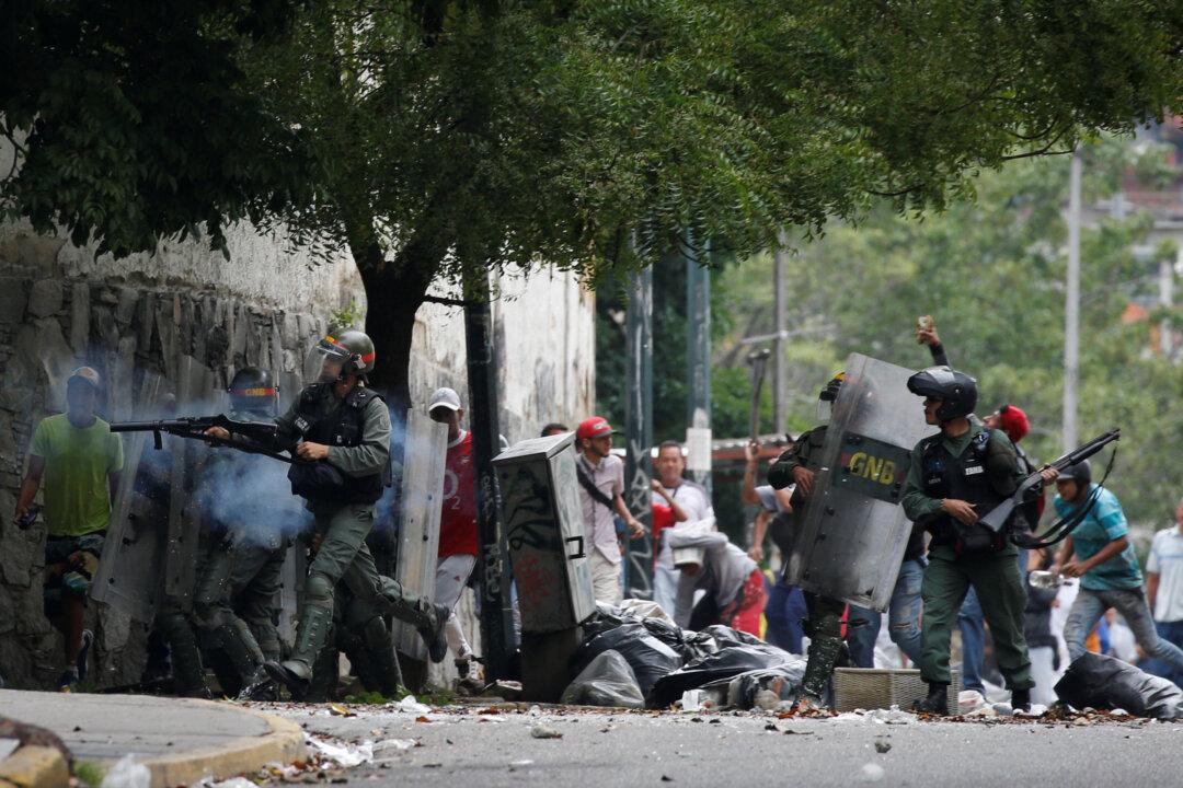 Venezuela Opposition Blocks Streets to Protest Maduro’s Power Shakeup