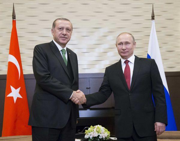 Russian President Vladimir Putin (R) shakes hands with his Turkish counterpart Tayyip Erdogan during a meeting in Sochi, Russia on May 3, 2017. (Alexander Zemlianichenko/Reuters, Pool)