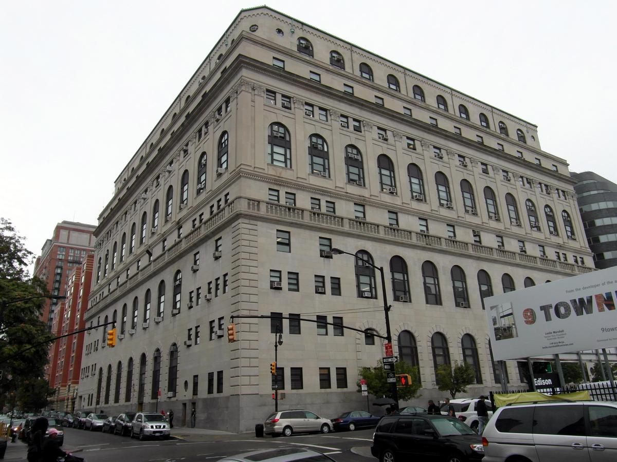 The Central Court Building in Brooklyn, N.Y. Acting Brooklyn District Attorney Eric Gonzalez has instructed staff to consider modifying sentences and changing offenses for illegal immigrants to help them avoid deportation. (Reading Tom/Flikr)