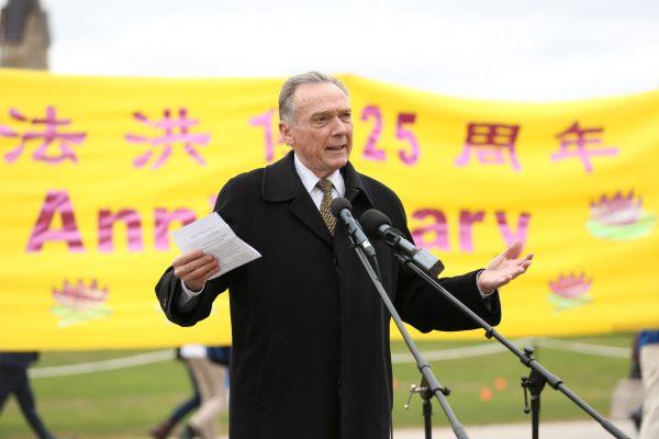 Canadian MP Peter Kent, co-chair of Parliamentary Friends of Falun Gong, speaks at an event on Parliament Hill in Ottawa marking the 25th anniversary of Falun Gong, May 9, 2017. (Evan Ning/Epoch Times)