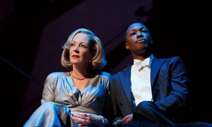 Theater Review: ‘Six Degrees of Separation’