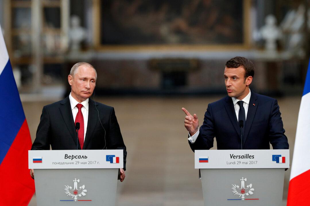 France’s Macron Accuses Russian Media of Spreading ‘Fake News’