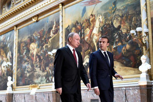 French President Emmanuel Macron (R) speaks to Russian President Vladimir Putin (L) in the Galerie des Batailles (Gallery of Battles) as they arrive for a joint press conference in Versailles, France, on May 29, 2017. (Stephane De Sakutin/Reuters)