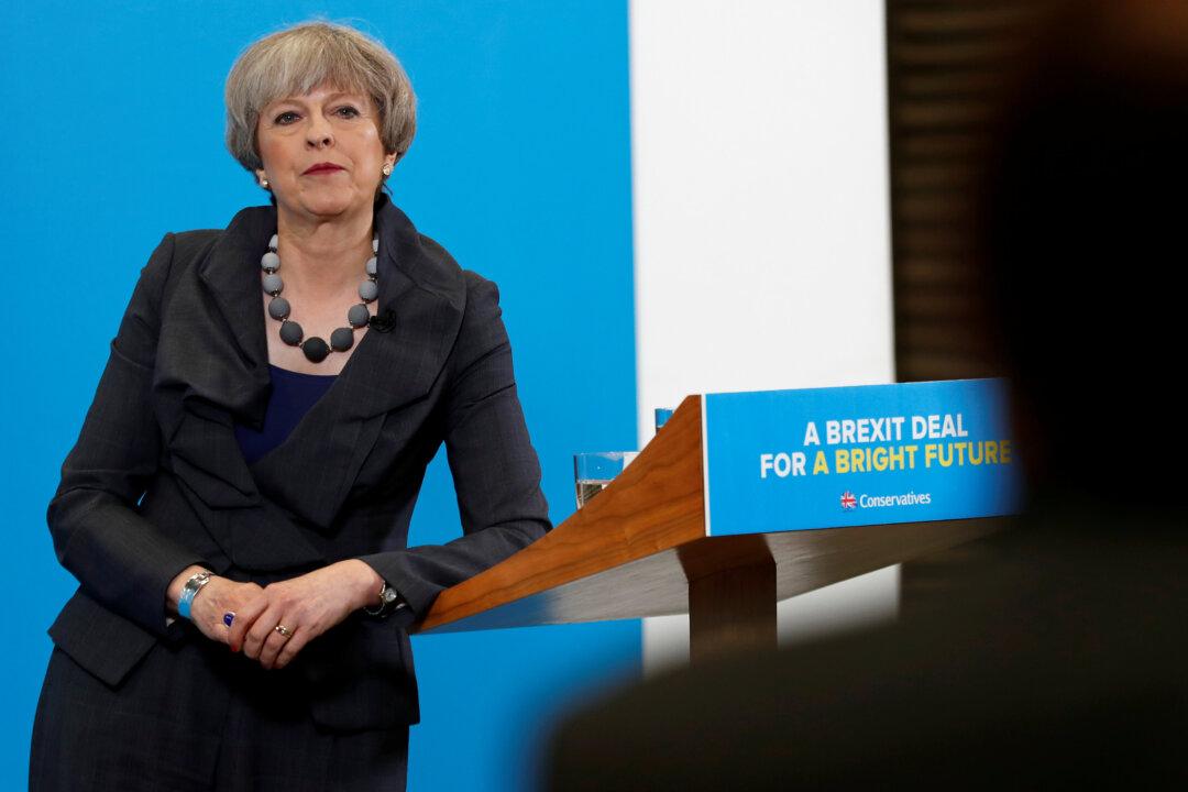 British Prime Minister Loses Ground in Latest Poll