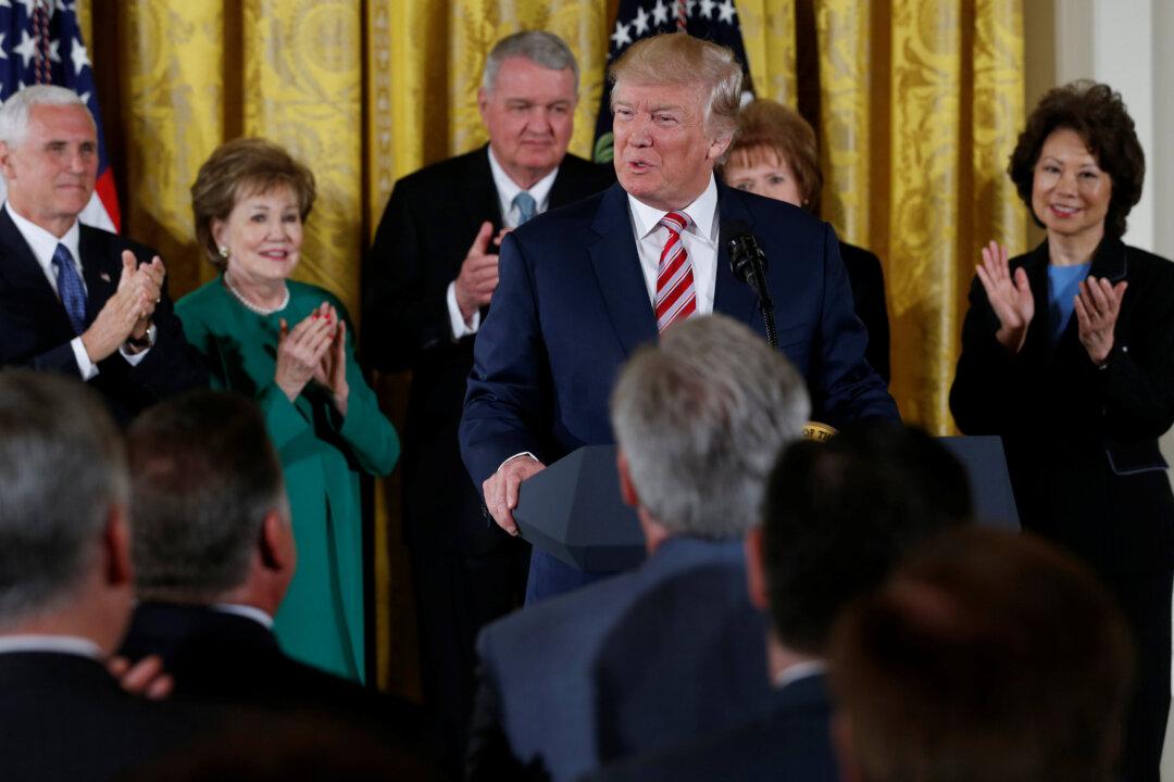 Trump to Lay out Plan to Privatize Air Traffic Control System