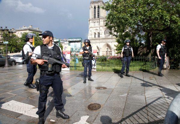 French police stand at the scene of a shooting incident near the Notre Dame Cathedral in Paris, France on June 6, 2017. (Charles Platiau/Reuters)