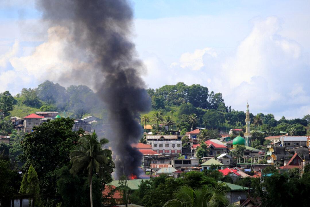 US Joins Battle as Philippines Takes Losses in Besieged City