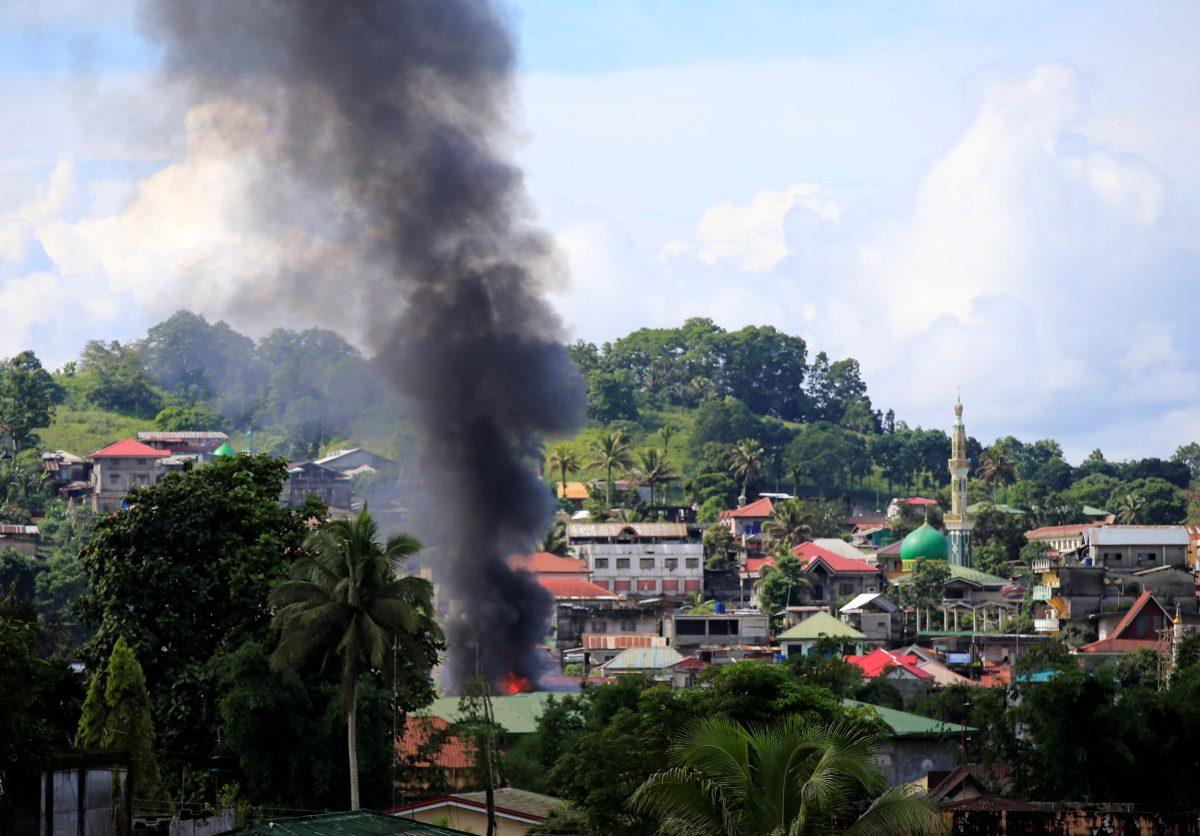 Smoke billowing from a burning building as government troops from the Philippines continue their assault on terrorists from the Maute group, who have taken over large parts of Marawi City. (Reuters/Romeo Ranoco)