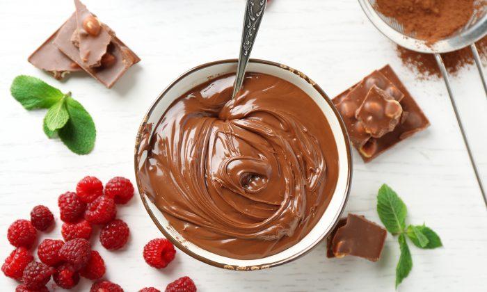 Make Your Own Chocolate at Home in 4 Easy Steps