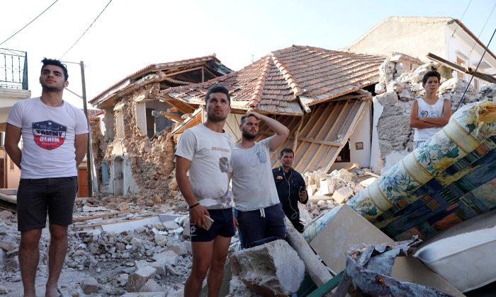 Powerful Quake Shakes Buildings in Greece and Turkey, 1 Dead