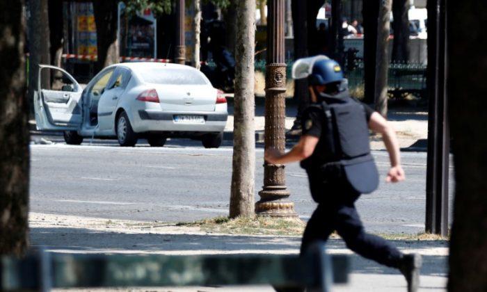 Car Rams Police Van on Paris’ Champs Elysees, Driver Dead