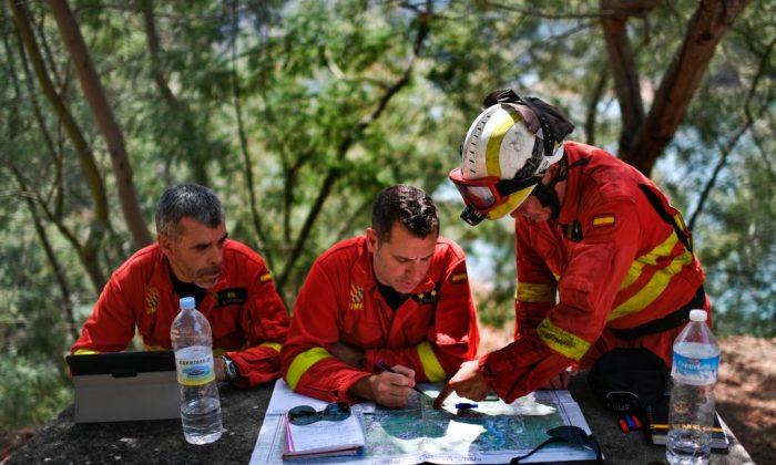1,000 Firefighters Struggle to Contain Portugal Forest Fire