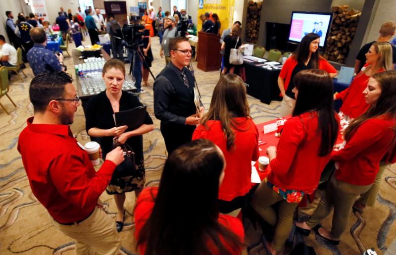 US Jobless Claims Rise, Labor Market Still Tight