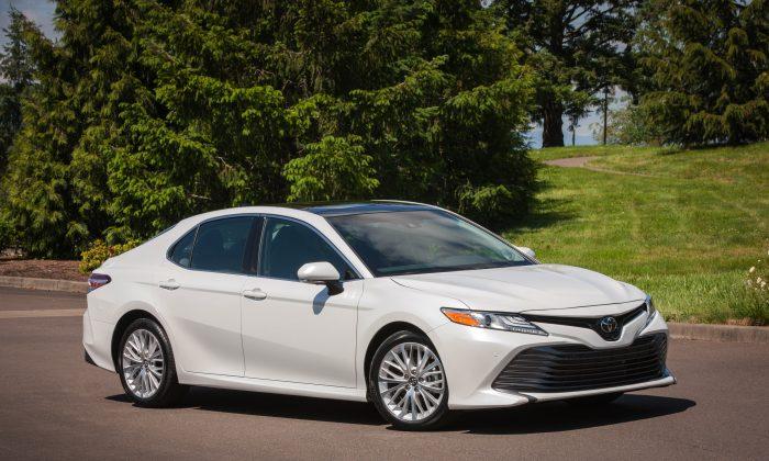 2018 Toyota Camry XLE and XSE