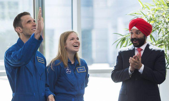 Canada’s New Astronauts Get Rousing Ovation at Space Agency
