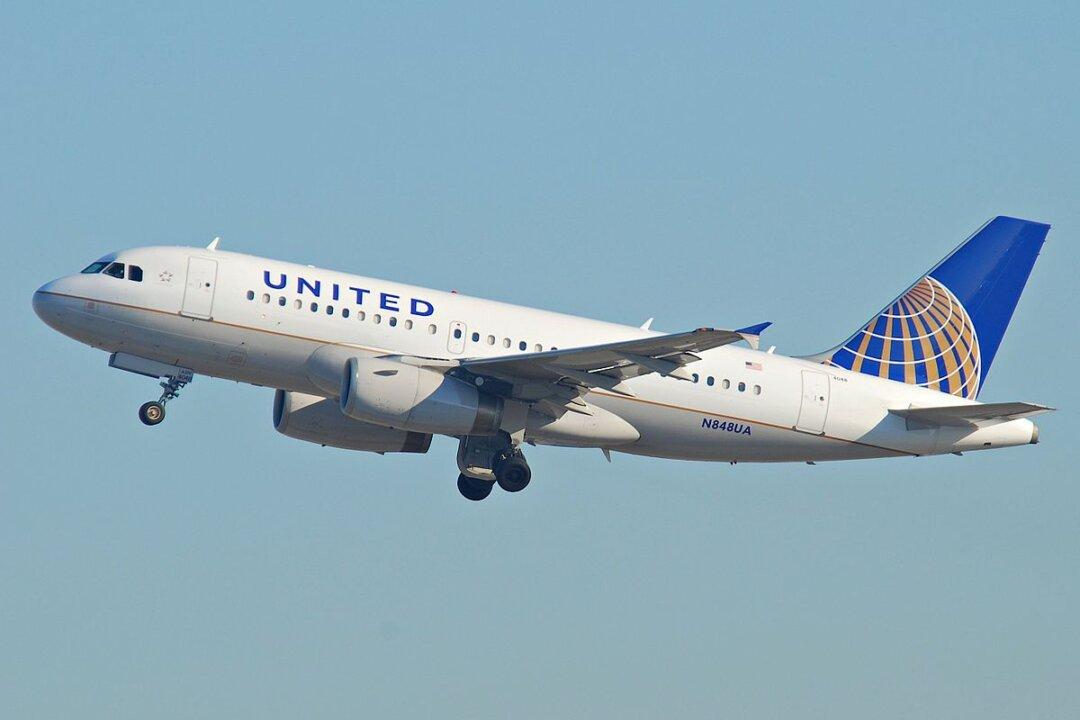 Woman Claims United Gave Her First Class Seat to US Congresswoman