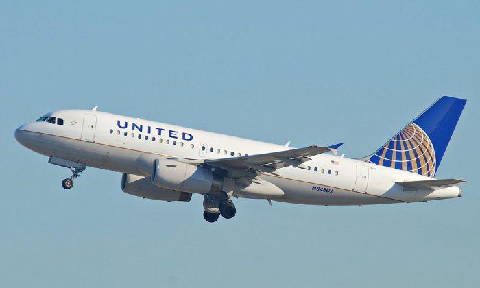 Woman Claims United Gave Her First Class Seat to US Congresswoman