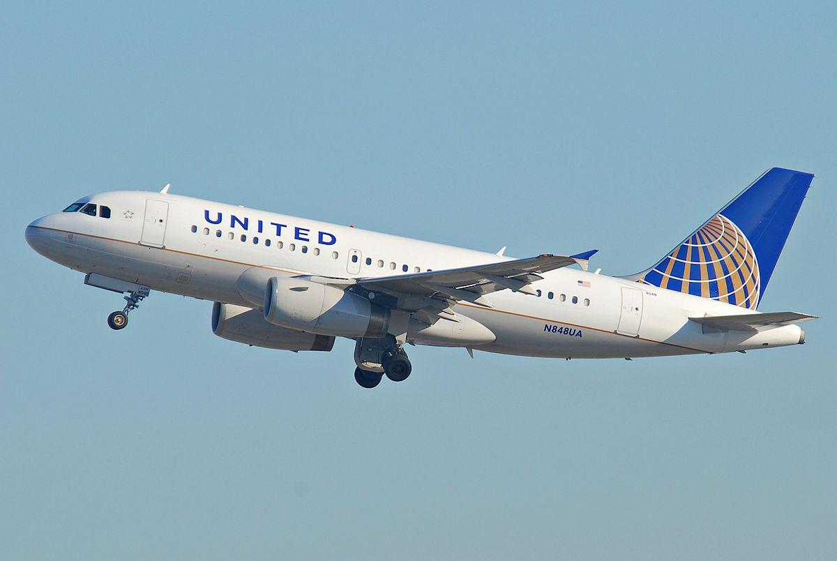 Woman Claims United Gave Her First Class Seat to US Congresswoman