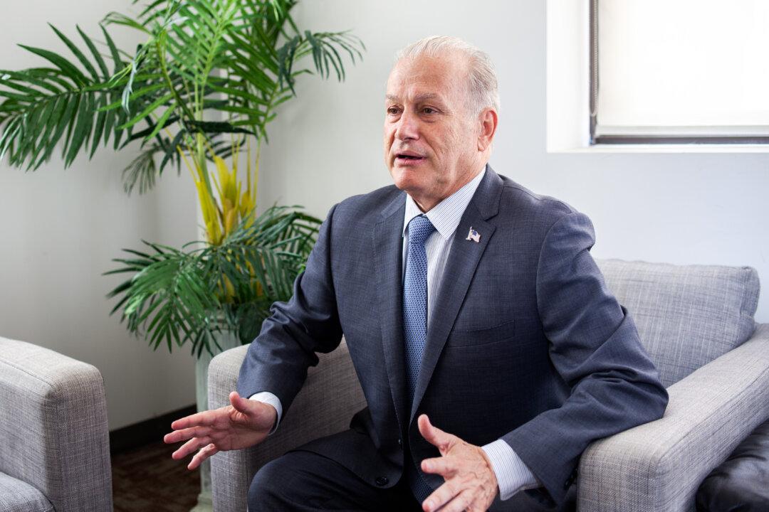 De La Fuente Offers New Yorkers Commonsense Solutions