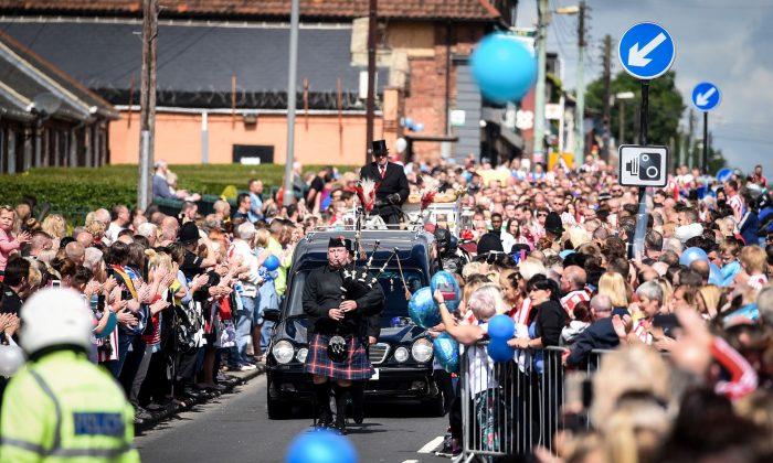 Crowd of Thousands Line the Streets for Bradley Lowery’s Funeral