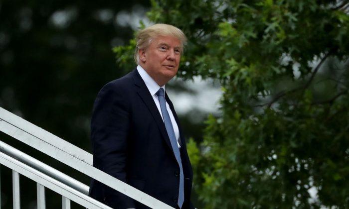 Trump Welcomes Wedding Guests at His New Jersey Golf Club, Tweets He’s Not on Vacation