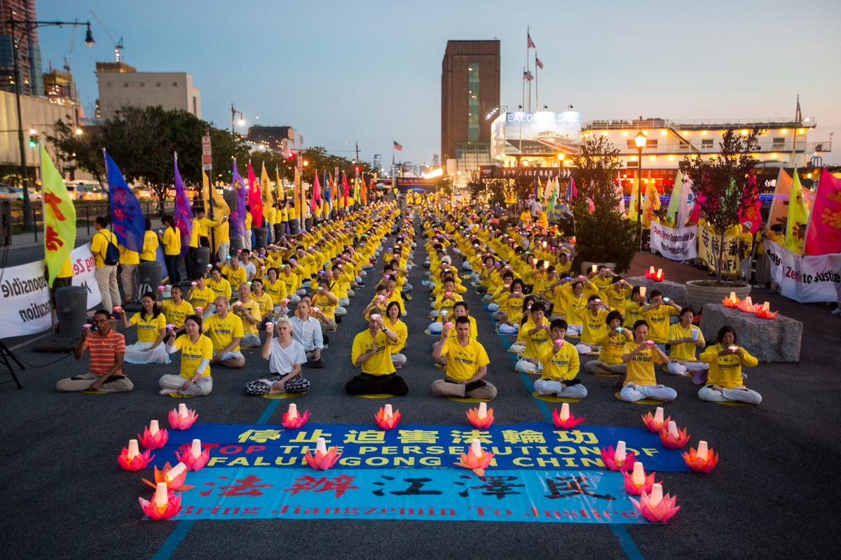 Falun Gong Practitioners Demand End to Eighteen Years of Persecution