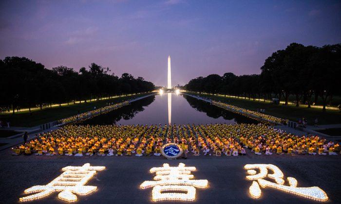 Falun Dafa Practitioners Honor Victims of Persecution