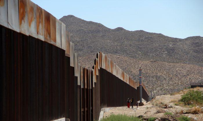 US Moves to Build US-Mexico Border Wall Near San Diego