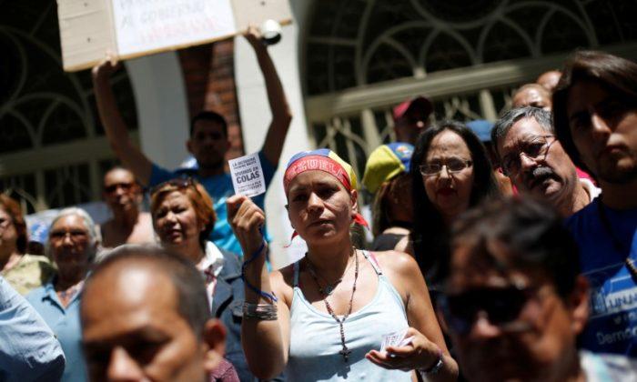 Venezuela Crisis Enters Pivotal Week, Maduro Foes Protest