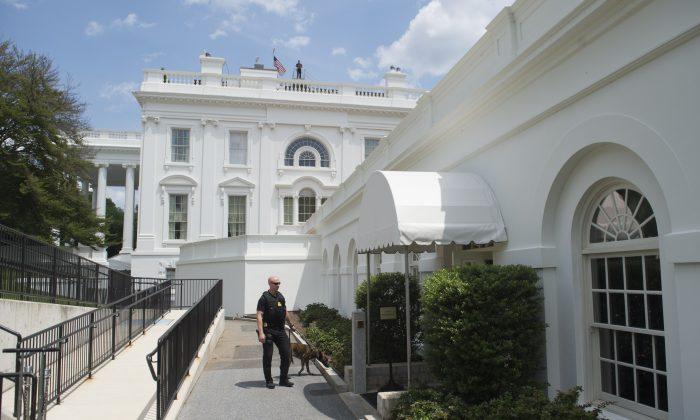 Secret Service Agent Shoots Self in the Leg: Reports