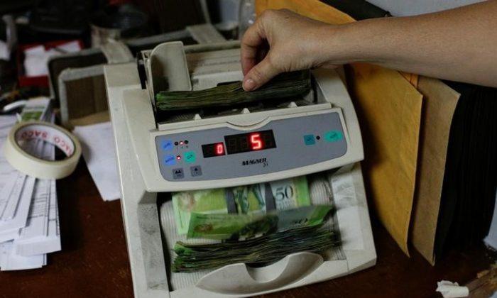 Venezuela Money Supply Surges 10 Percent in One Week, Fastest in 25 Years