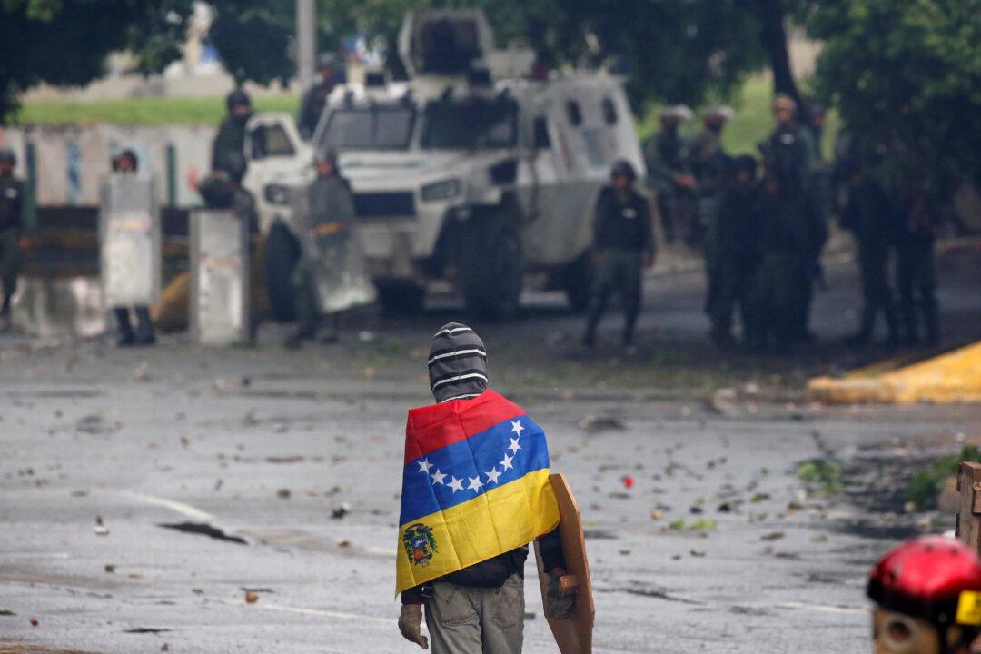 Phone Calls, Dismissal Threats: Venezuela Pressures State Workers to Vote