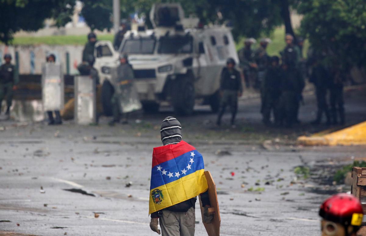 Phone Calls, Dismissal Threats: Venezuela Pressures State Workers to Vote