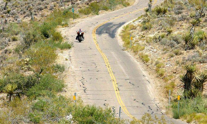Father Abandons 10-Year-Old Daughter in Desert Without Shoes or Water
