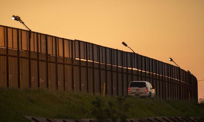 Construction to Begin on 4 Trump Border Wall Prototypes