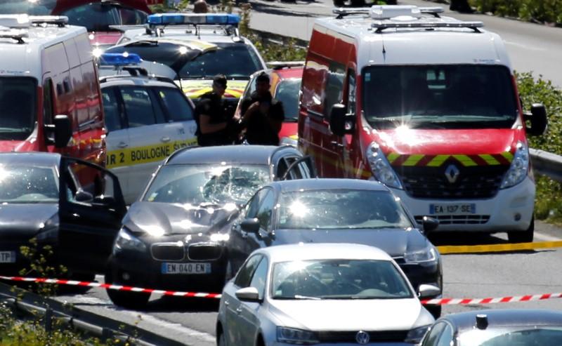 Car Rams Into Soldiers in Paris Suburb, Man Arrested