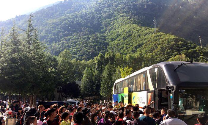 2 Quakes Rock China, Killing at Least 2 Tourists, 45,000 Tourists Evacuated