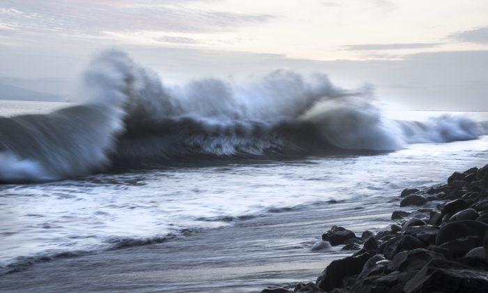 Oregon Girl Dead, Boy Missing After Wave Drags Them out to Sea