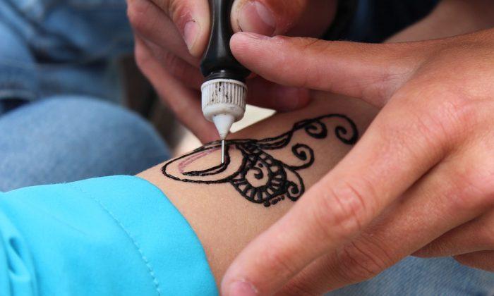 Mother Angry at Nursery for Giving 4-Year-Old a Henna Tattoo Without Permission