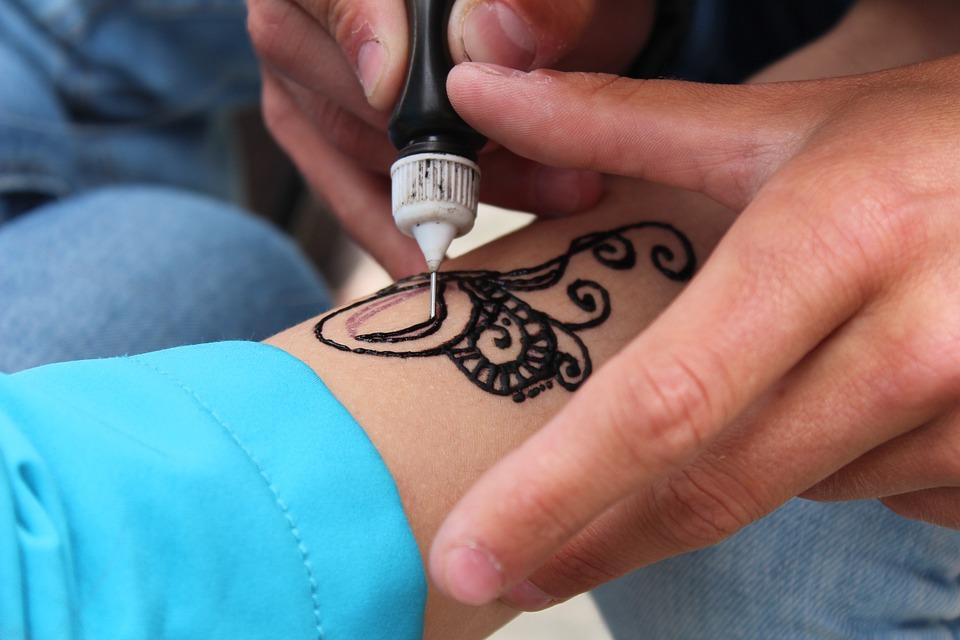 Mother Angry at Nursery for Giving 4-Year-Old a Henna Tattoo Without Permission