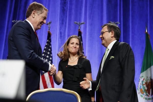 U.S. Trade Representative Robert Lighthizer shakes hands with Foreign Affairs Minister Chrystia Freeland, accompanied by Mexico<span style="font-weight: 400;">’</span>s Secretary of Economy Ildefonso Guajardo Villarreal, after a news conference on Aug. 16, 2017, at the start of NAFTA renegotiations in Washington, D.C. (AP Photo/Jacquelyn Martin)