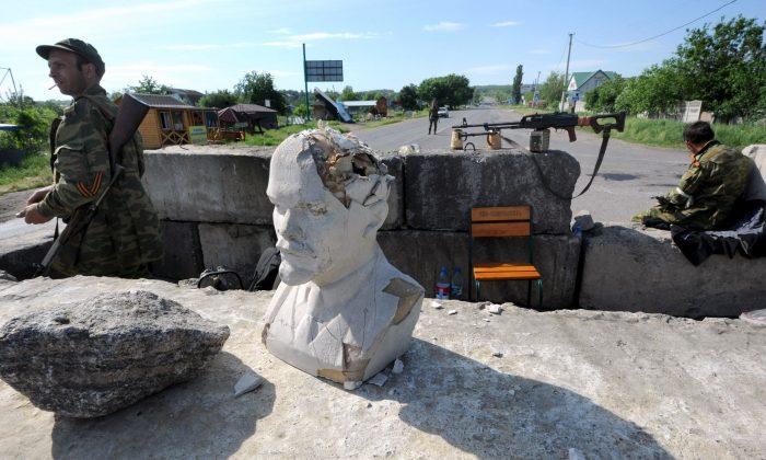 Ukraine Removes 1,320 Vladimir Lenin Statues, 1,000 Soviet Monuments: Report