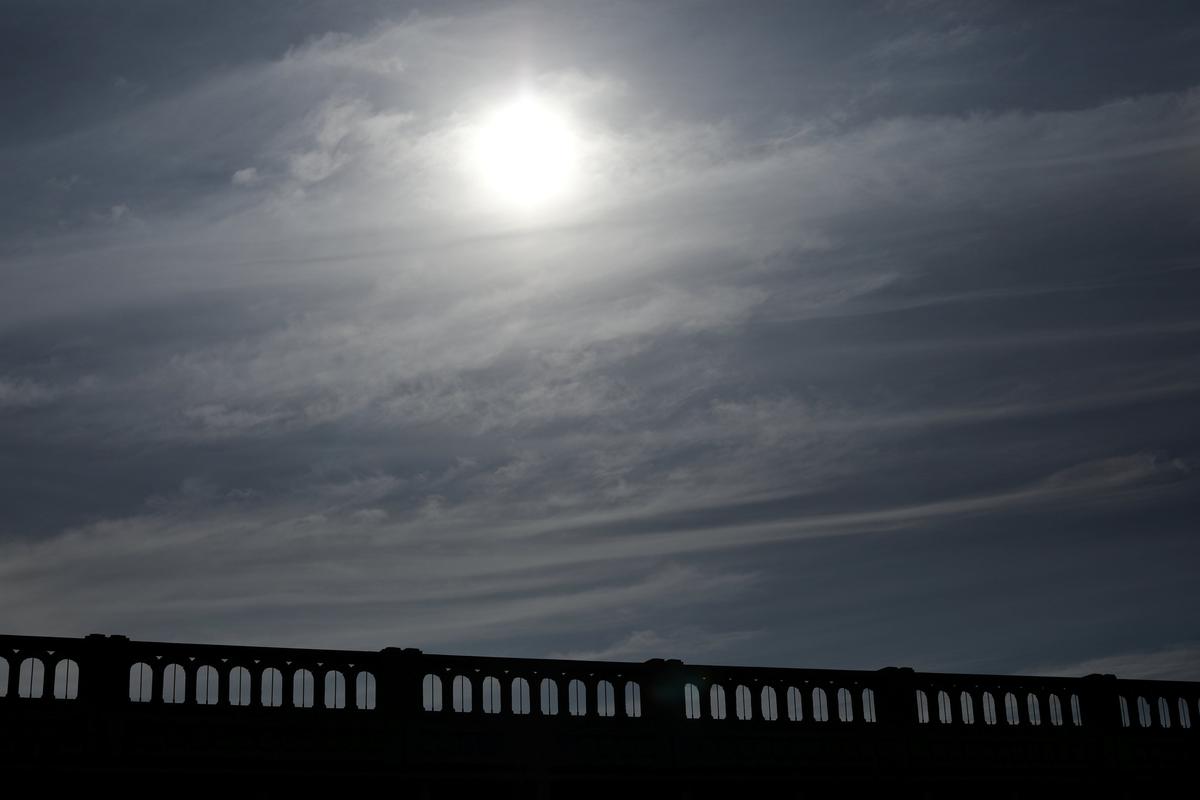 Viral Photo Shows Massive ‘Wave,’ but It’s an Optical Illusion