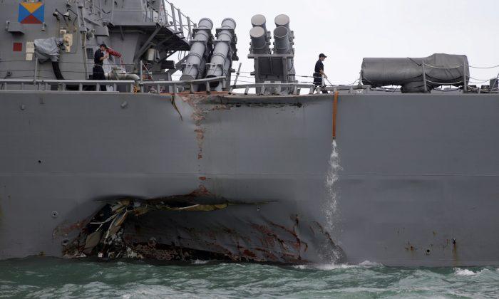 US Divers Find Body Remains in Hull of Damaged Destroyer